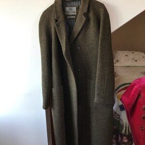 Deb coat by Brixtol. 100 % Shetland wool, viscose blend lining. Made in Sweden